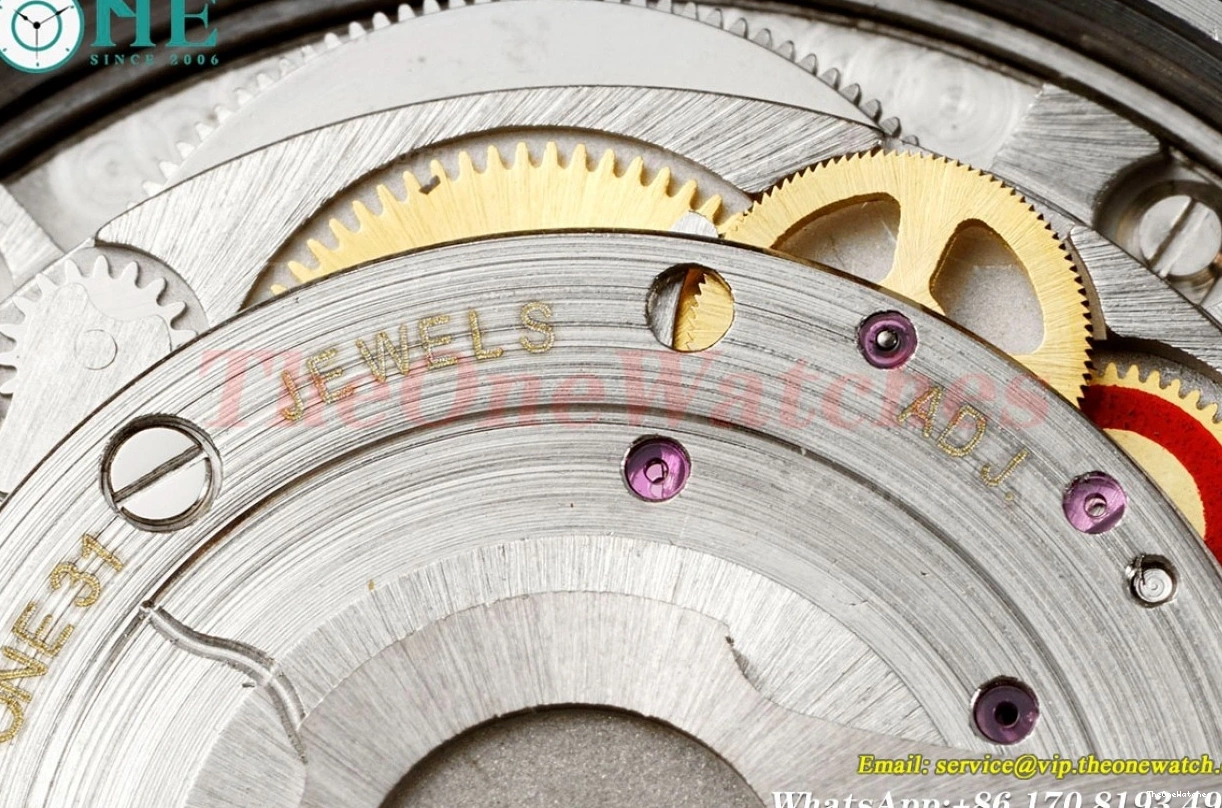 126331 A3235 Datejust Silver EWEF Textured 41mm Jub Stk SS RG 0325